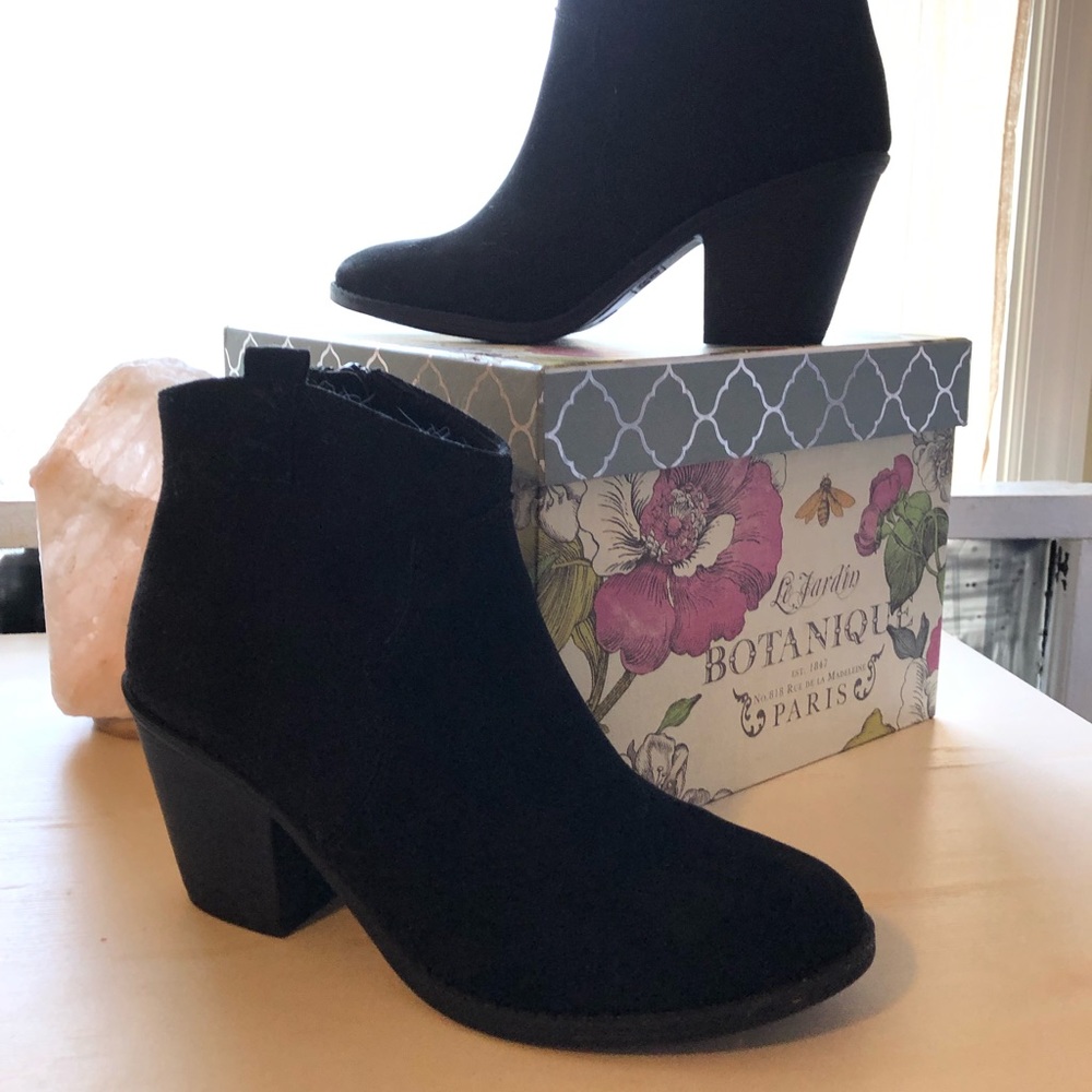 Woman’s black ankle boot
